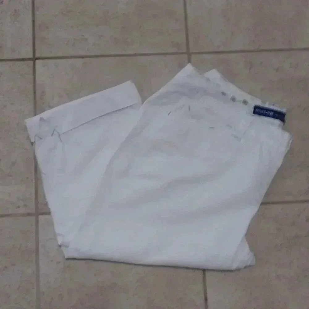 Avenue Jeans White Capris